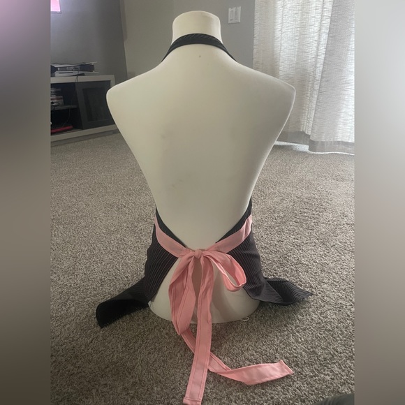 Benefit Cosmetics - Staff item. Brow bar apron with pocket - Picture 3 of 3